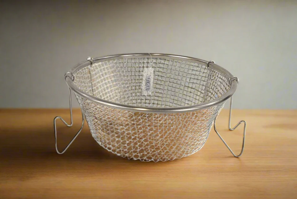 1.99 STRAINER W/HANDLE-LARGE